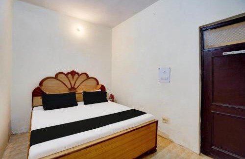 Dadri Hotel | Hotel O Vrindavan guest house