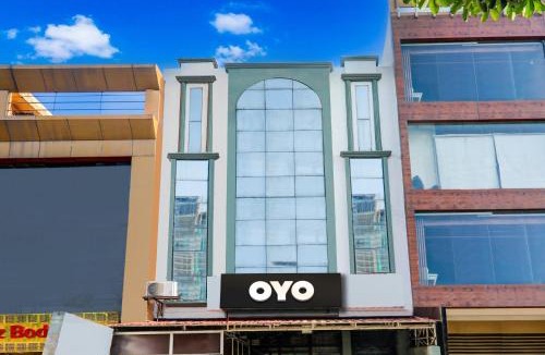 Gomti Nagar Hotel | Hotel O WHITE SWAN