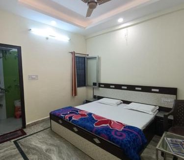 Rishikesh Hostel | Hotel Orange Classic