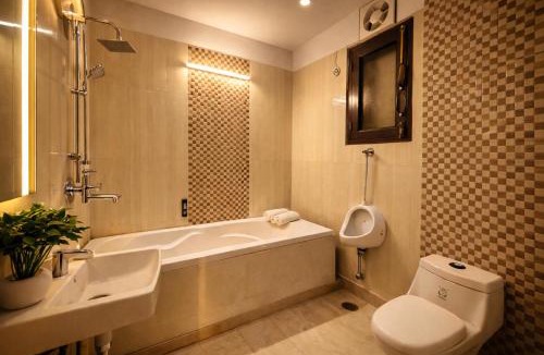 Noida Hotel | Hotel Oxygen Bloom-Near Noida Sector 18 Metro