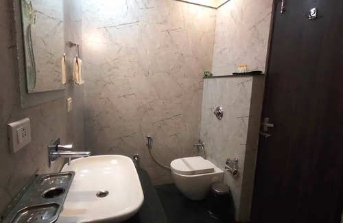 Varanasi Hotel | Hotel Ozas Grand