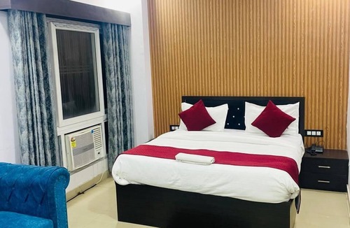 Lucknow Hotel | Hotel Paras R Inn