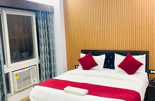 Lucknow Hotel | Hotel Paras R Inn