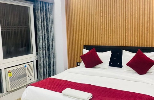 Lucknow Hotel | Hotel Paras R Inn