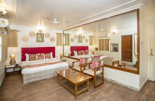 Sindhi Camp Hotel | Hotel Pink Palace