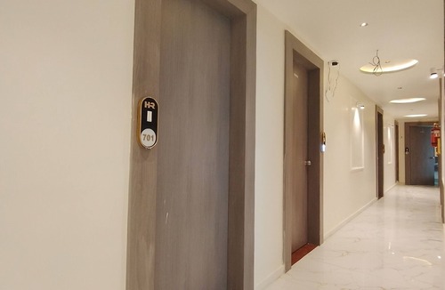 Vadodara Hotel | Hotel R Gold