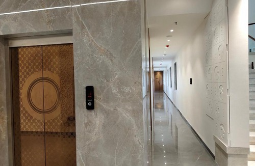 Dhule Hotel | Hotel Raas Vrindavan