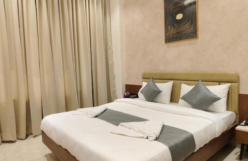 Dhule Hotel | Hotel Raas Vrindavan