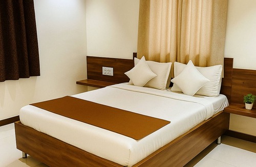 Somnath Hotel | Hotel Radhika