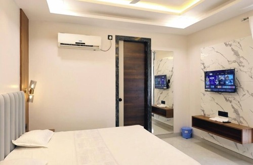 Kanpur Hotel | Hotel RGS Crystal