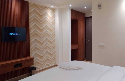 Chhatarpur Hotel | Hotel RIVERB