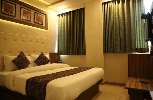 Ahmedabad Hotel | Hotel RK Palace