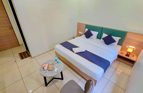 Rajkot Hotel | Hotel ROYAL - Bus Stand