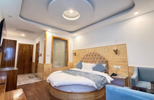 New Manali Hotel | Hotel Rudra Grand