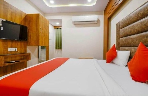 Navrangpura Hotel | HOTEL SAFARI INN C G ROAD