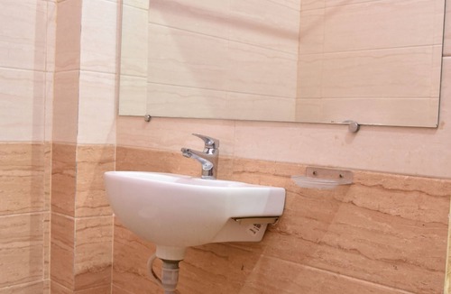 Varanasi Hotel | Hotel Sarweshwary