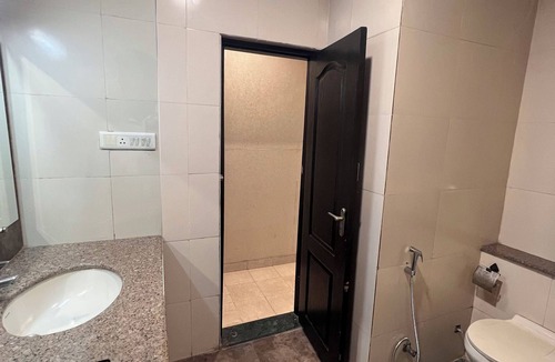 Kanpur Hostel | Hotel SB Castle