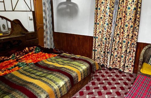 Dal Lake Hotel | Hotel sea face