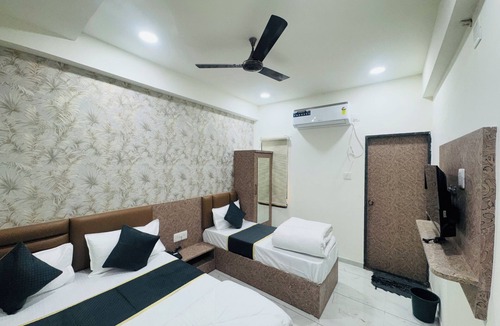 Dwarka Hotel | Hotel shiv palace