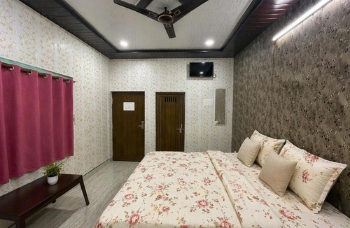Varanasi Hotel | HOTEL SHIVAYY MAJESTIC - BHU Sundarpur Road 3km from KASHI VISHWANATH TEMPLE
