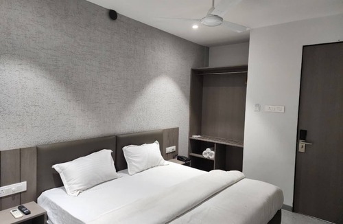Surat Hotel | HOTEL SHREEDARSHAN