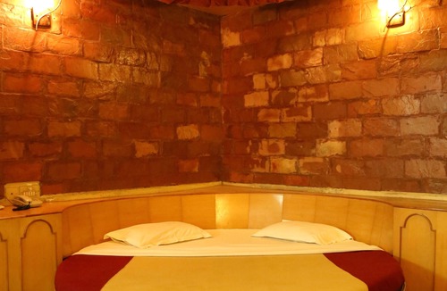Navarangpura Gam Hotel | Hotel Siddhartha Palace
