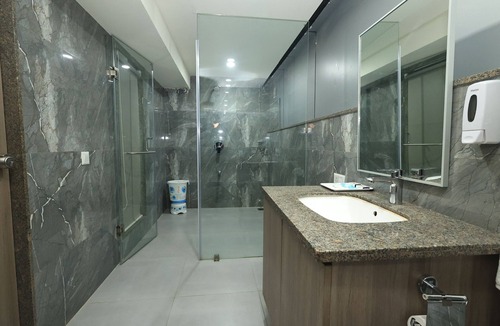 Thaltej Hotel | Hotel SN Blu