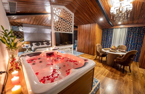 Dal Lake Hotel | Hotel Snowland Srinagar