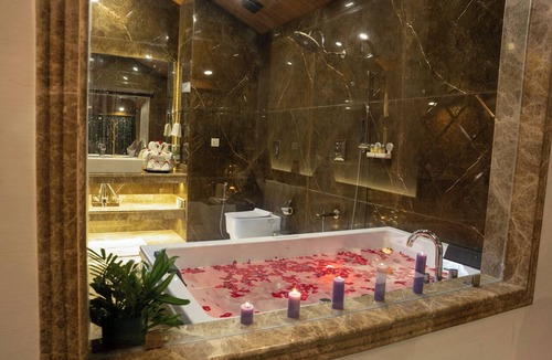 Dal Lake Hotel | Hotel Snowland Srinagar