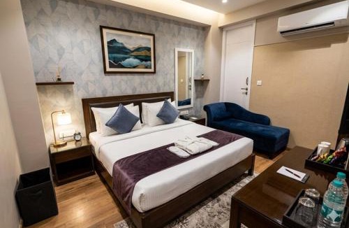 Delhi Hotel | Hotel SPS 2 Min Walk From Kaushambi Metro Station