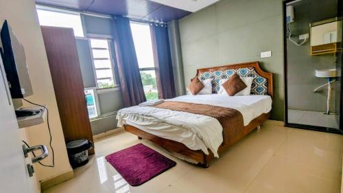 Kanpur Hotel | Hotel sunshine