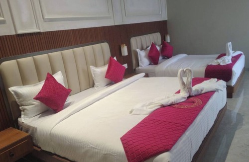 Mathura Hotel | Hotel Tanishka INN