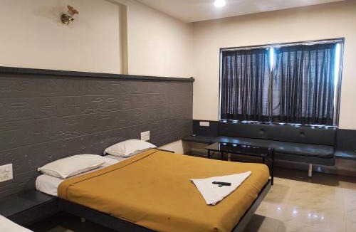 Kolhapur Hotel | Hotel Tanwani Lodging- Entrance of Kolhapur