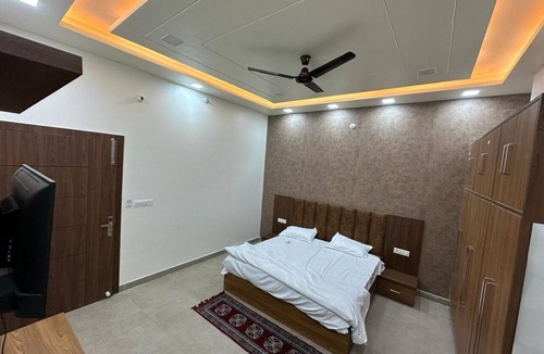 Aligarh Hotel | Hotel The Divine Cloud By- IHCS Group