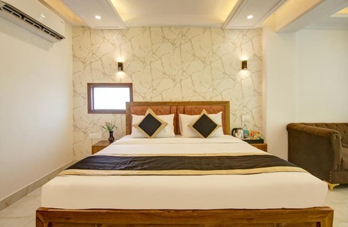 Vaishali Hotel | Hotel The Emporio Grand 5 Mints walking from Vaishali Metro Station