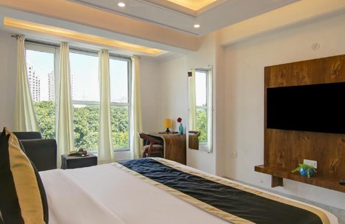 Vaishali Hotel | Hotel The Emporio Grand 5 Mints walking from Vaishali Metro Station