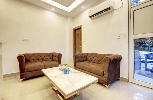 Vaishali Hotel | Hotel The Emporio Grand 5 Mints walking from Vaishali Metro Station