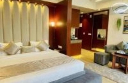 Gomti Nagar Apartment | Hotel The Grace Residency - Near Hotel Hyatt ,DLF MyPad, Gomtinagar, Lucknow