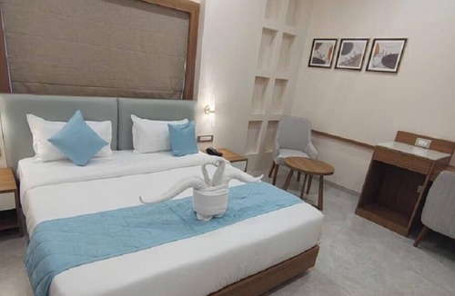 Dwarka Hotel | Hotel The Grand Bhagwati