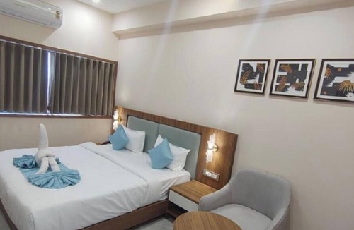 Dwarka Hotel | Hotel The Grand Bhagwati