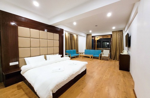 Shargole Hotel | Hotel The Kaiser Palace