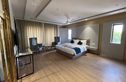 Chhatarpur Hotel | Hotel The Landmark