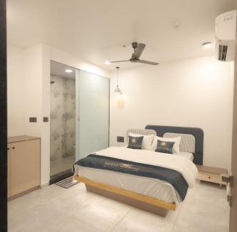Surat Hotel | Hotel The Librish
