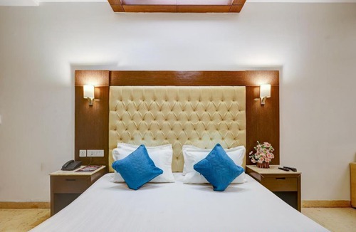 Paharganj Hotel | Hotel The Metropolis Tourist Near Connaught Place And Ramakrishna Ashram Marg Metro Station