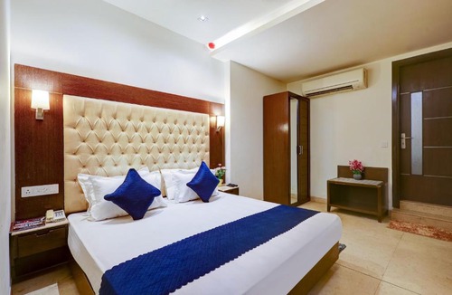 Paharganj Hotel | Hotel The Metropolis Tourist Near Connaught Place And Ramakrishna Ashram Marg Metro Station