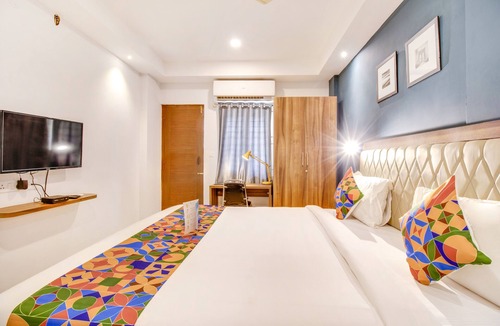 Murgesh Pallya Hotel | Hotel The Sun Suites