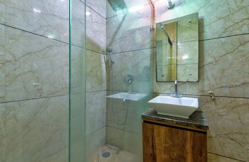 Pashim Vihar Hotel | Hotel Twamev Peeragarhi