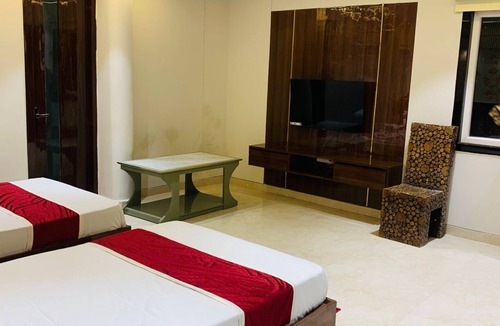 Sikandra Hotel | Hotel Uday Raj