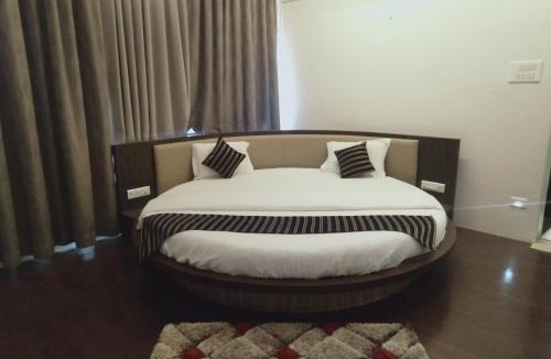 Ahmednagar Hotel | Hotel Udayanraje Palace