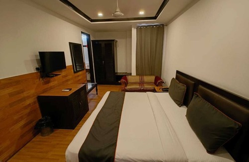 Safdarjung Enclave Hotel | Hotel Veer Palace